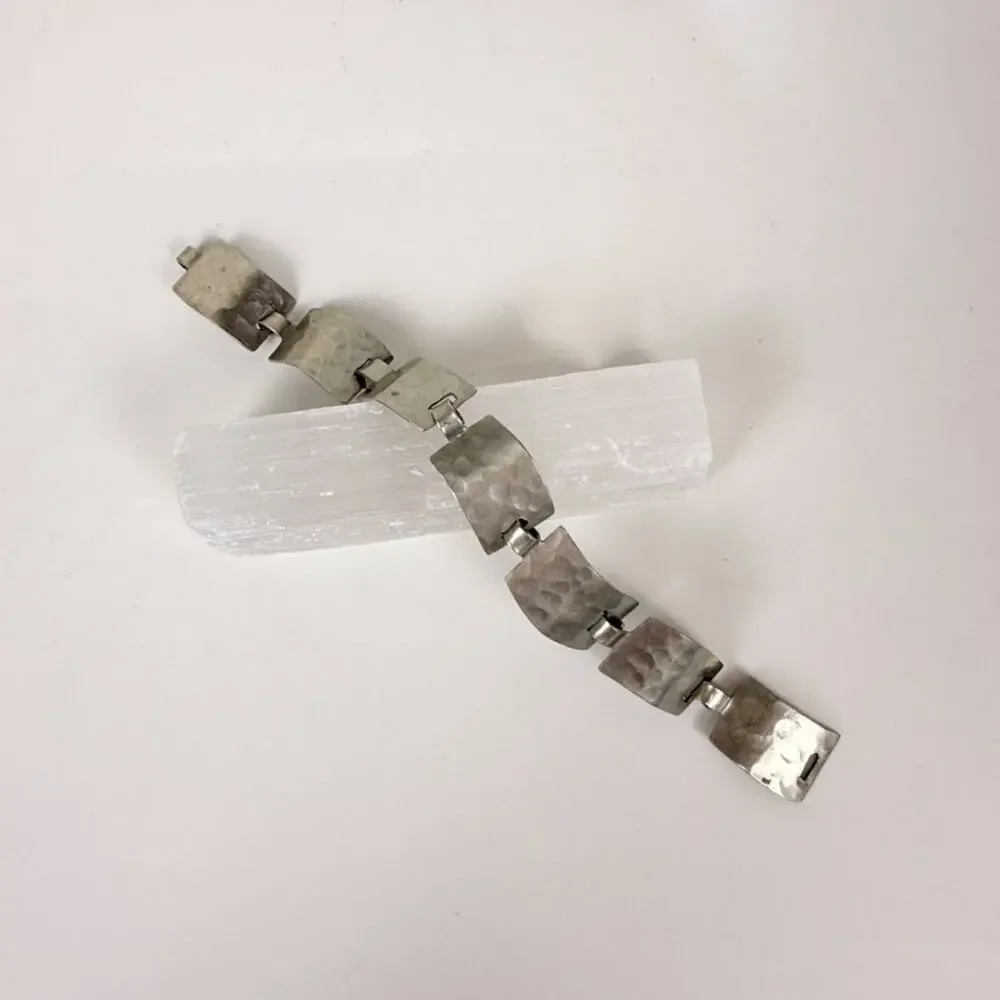 Silvery Lightweight Bracelet - Picture 4 of 10